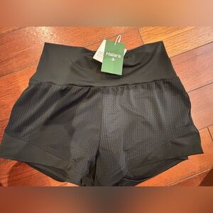 NWT Halara Super High Waisted Tummy Control Perforated 2-in-1 Yoga Shorts medium
